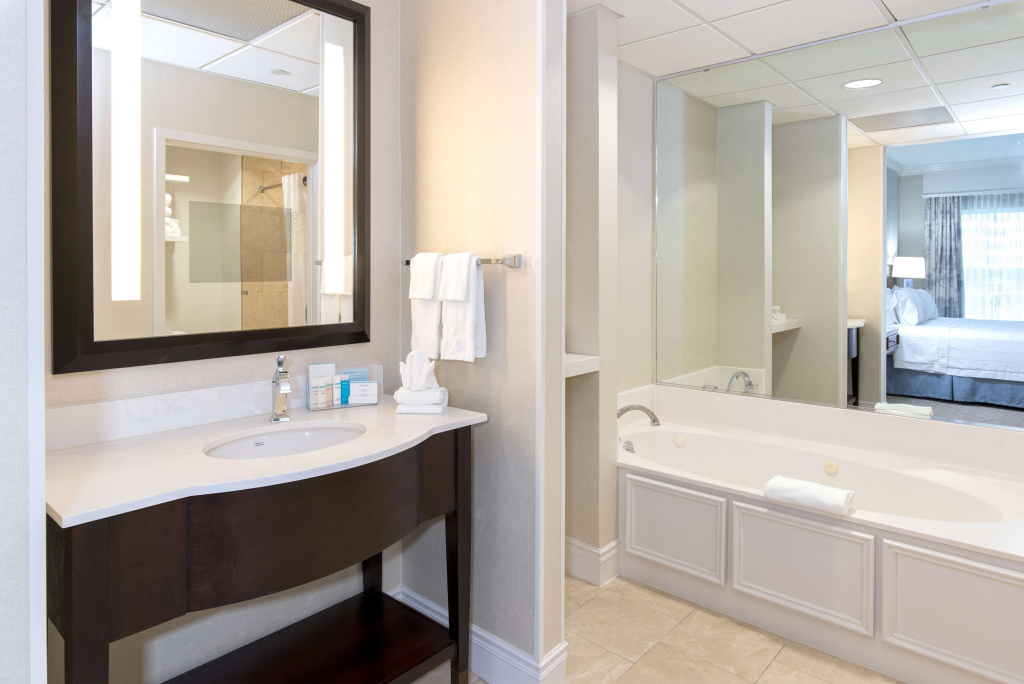 Hampton Inn & Suites South Park at Phillips Place