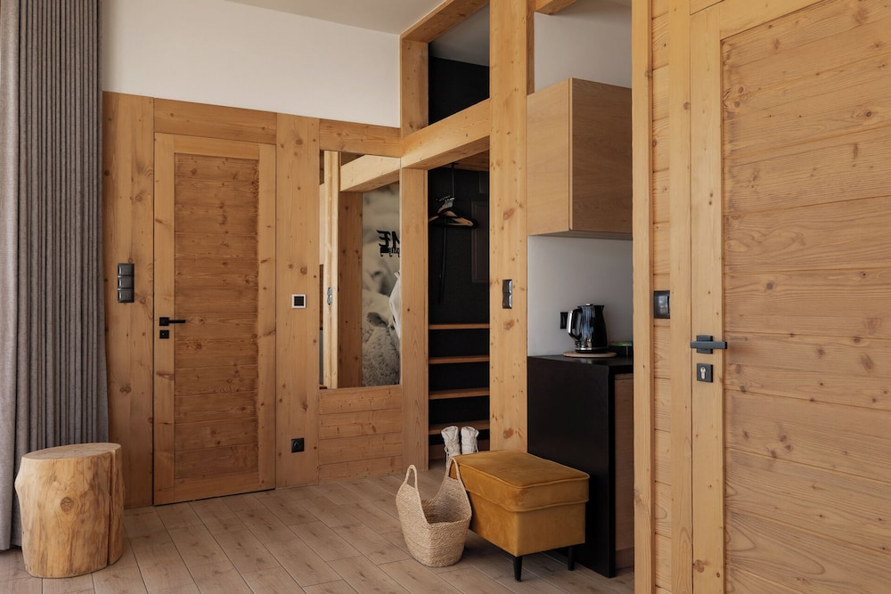 Karpielówka Suites Parking & Mountain View by Downtown Apartments