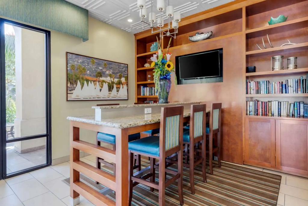 Best Western Plus South Coast Inn