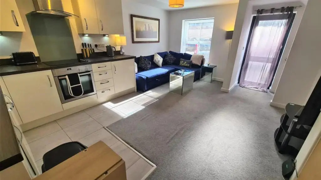 Holiday Maisonette, 13 mins walk to Beach,Sleeps 4