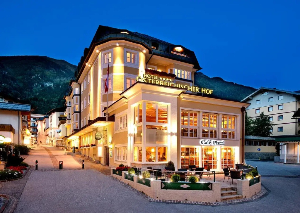 Österreichischer Hof-im Bademantel direkt in die Alpentherme