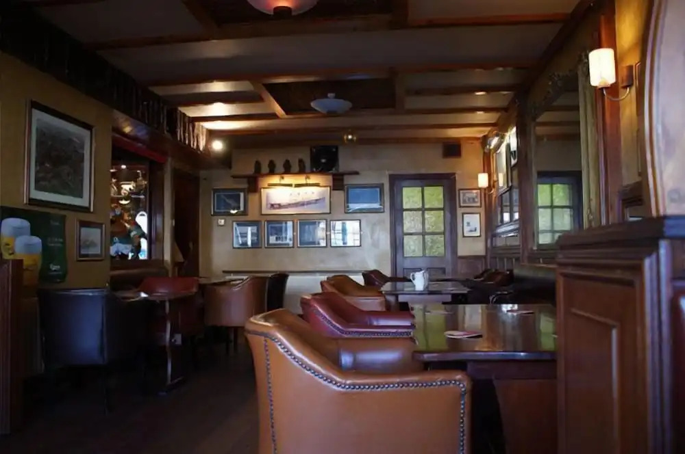 Wards Hotel