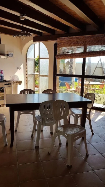 Villa rosa fronte mare