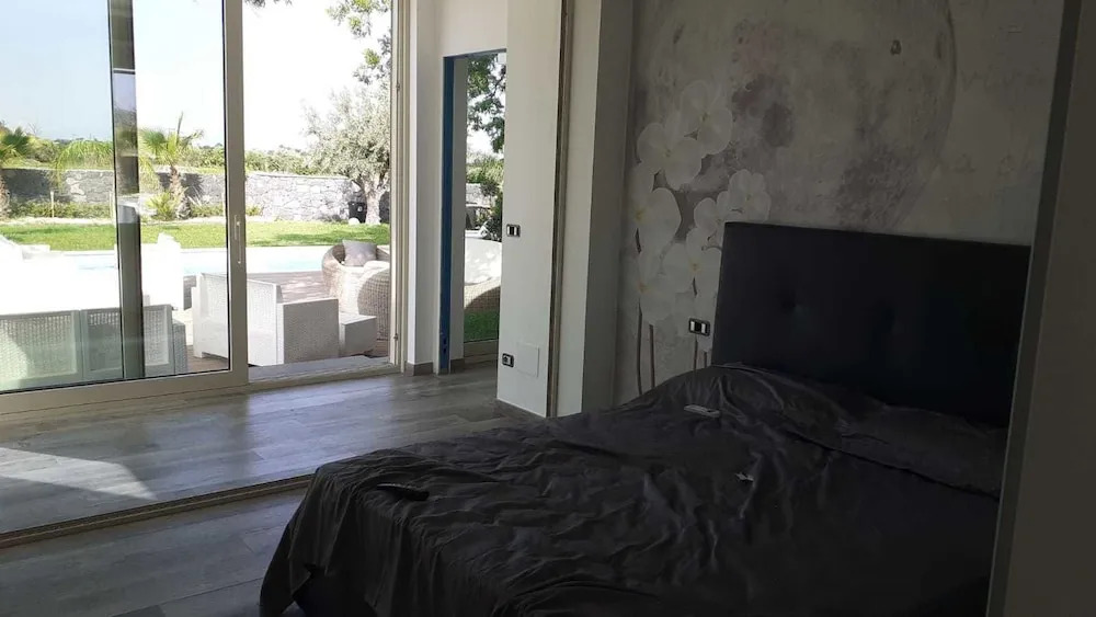 T Villa