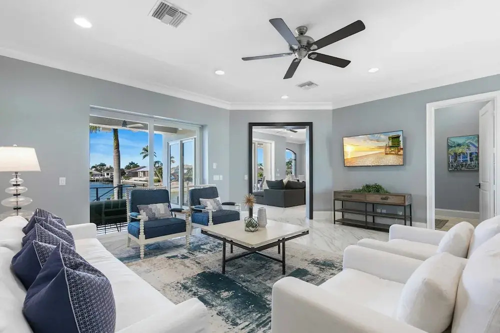 Marco Polo by Avantstay Waterfront 5bdr, Pool, Spa, Fire Pit, Walk to Beach