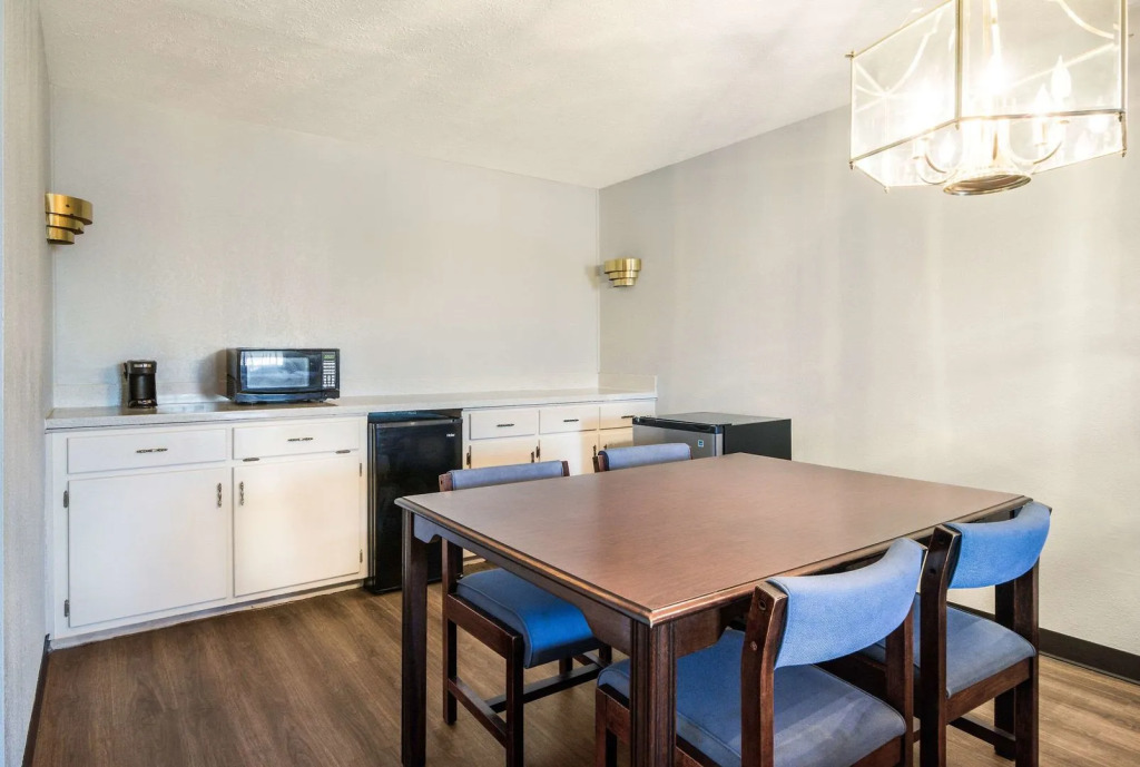Quality Inn - On The Lake Clarksville-Boydton