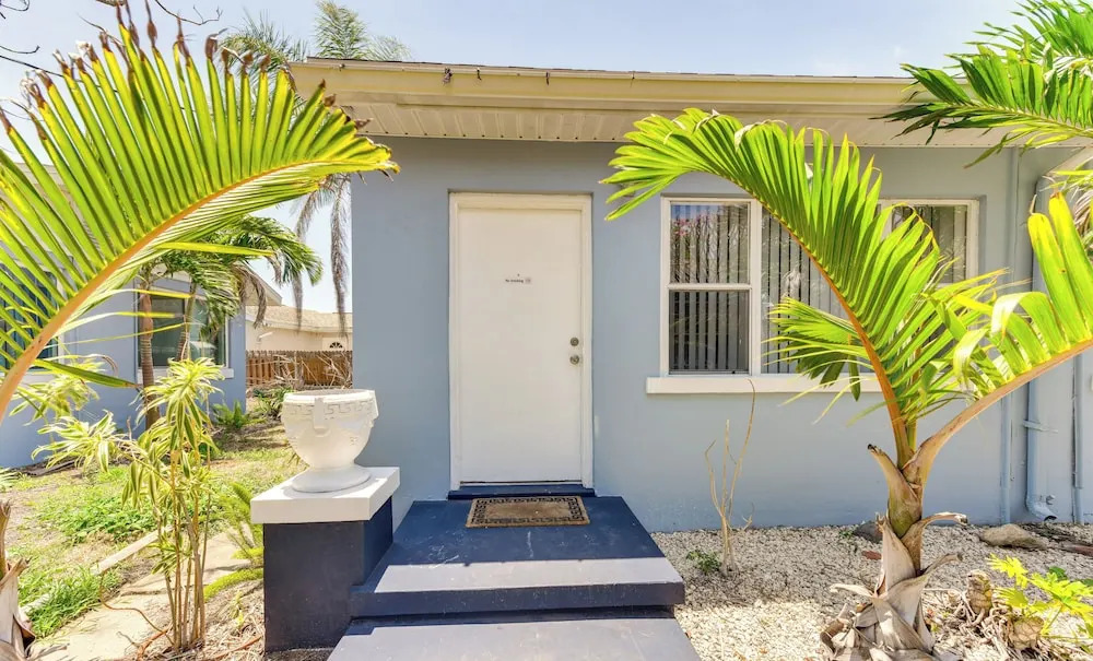 1 Mi to Upham Beach Park: Cozy St Pete Beach Apt!