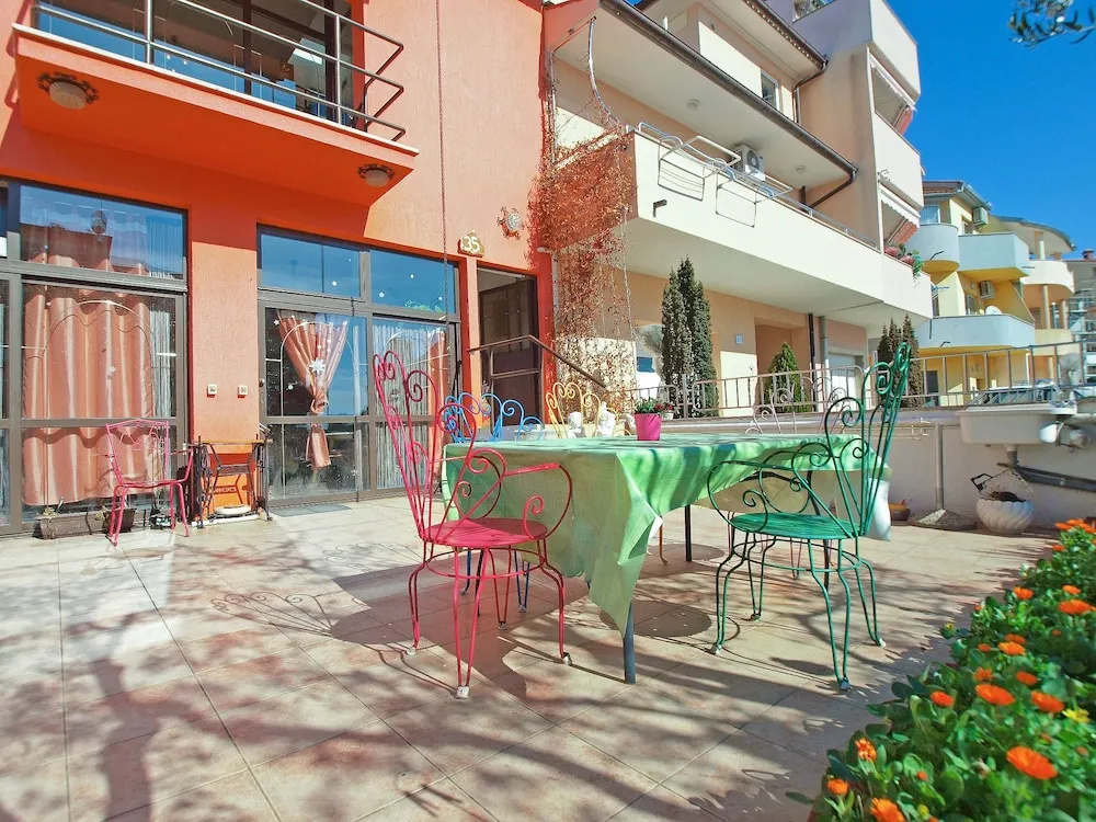 Apartment 1571