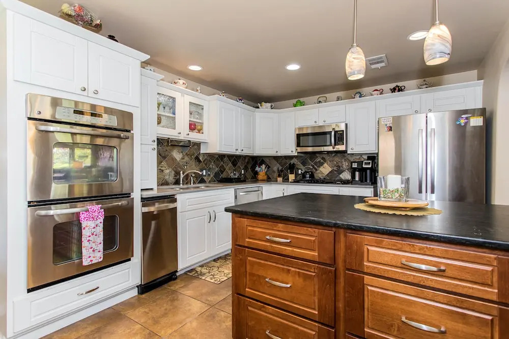 Waterfront 5 BR w/ Hot Tub Sleeps 13!
