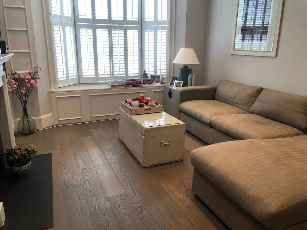 Spacious 5 Bedroom House in Chelsea London