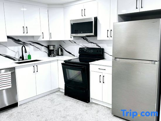 Private, Cozy, Luxury, Spacious One Bedroom Suite