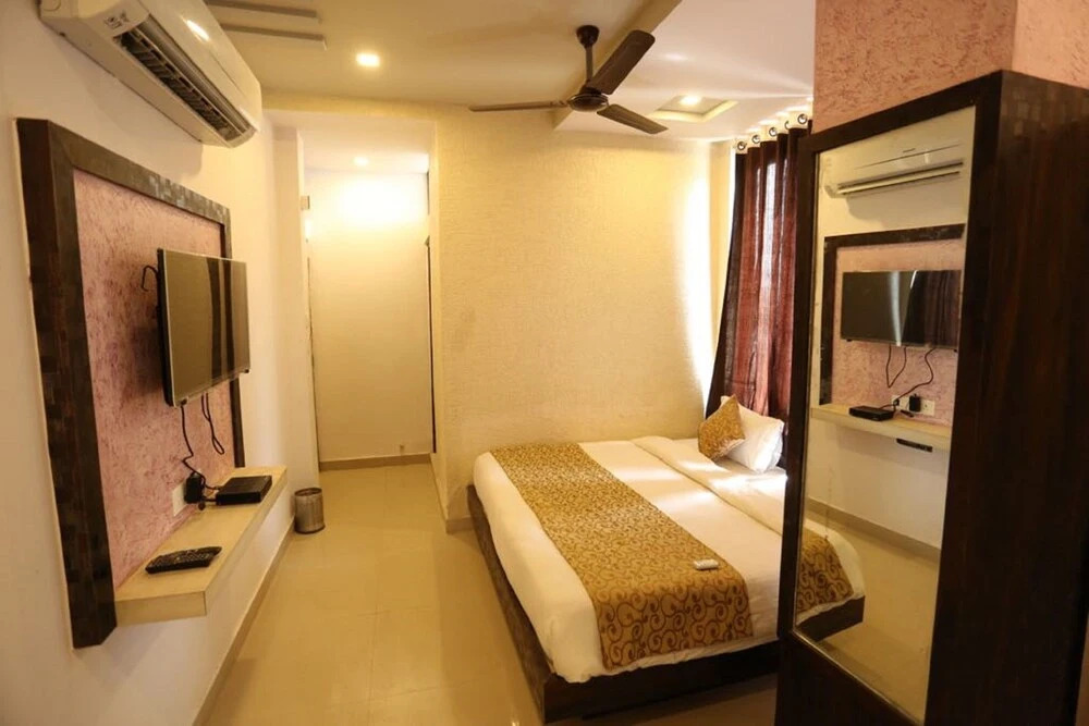 Hotel raj palace near railway station