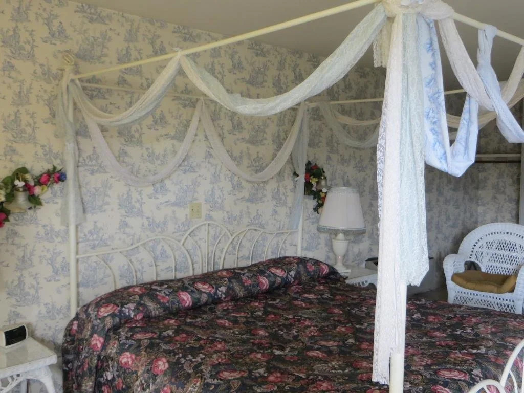 Holiday Motel