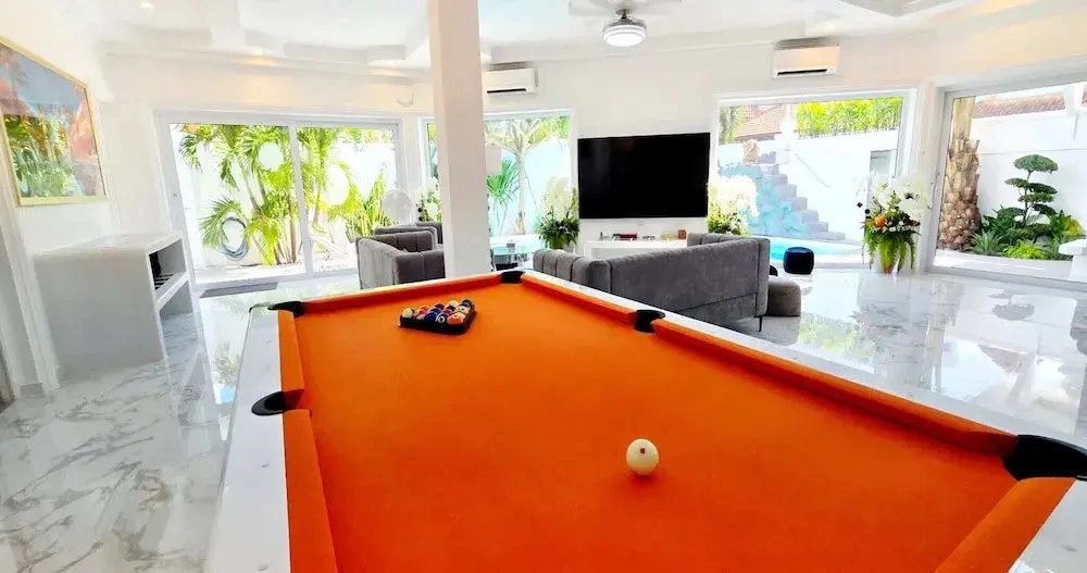 EMPIRELAND Luxury Pool Villa Pattaya Walking Street