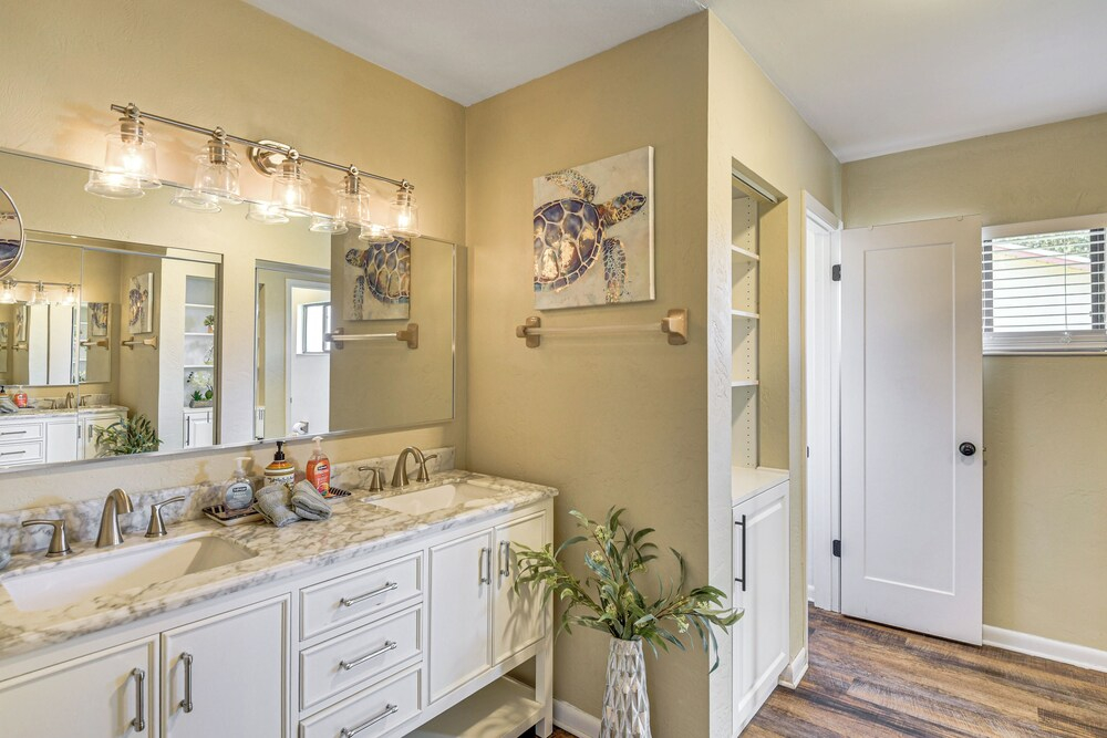 Coastal Pine Lakes Golf Club Getaway: Pets Welcome