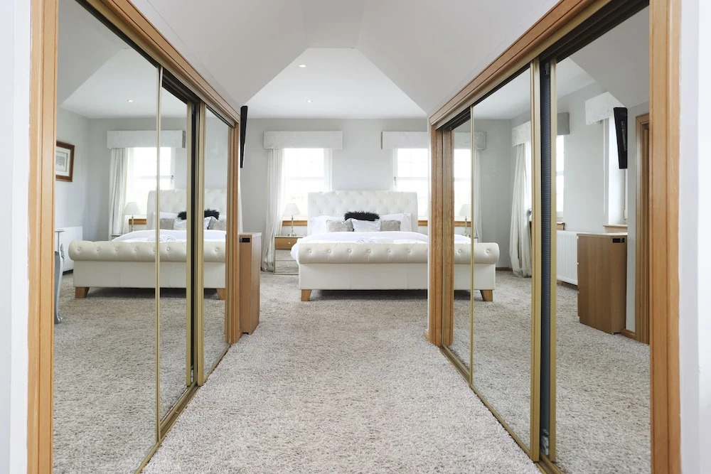 JOIVY Greenknowes Farmhouse Retreat 7 Bed With Hot Tub And Bar