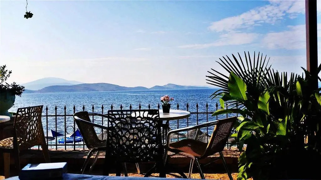 Kalemis Beachside Hotel