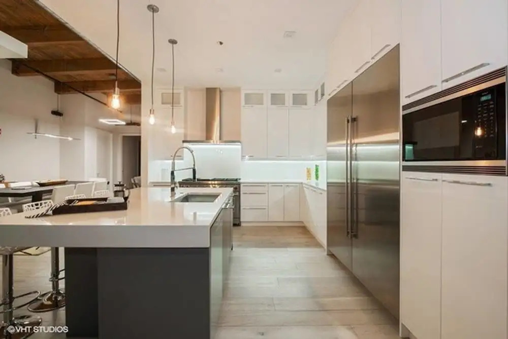 Spacious & Private 3 BDR Luxury Condo in Downtown