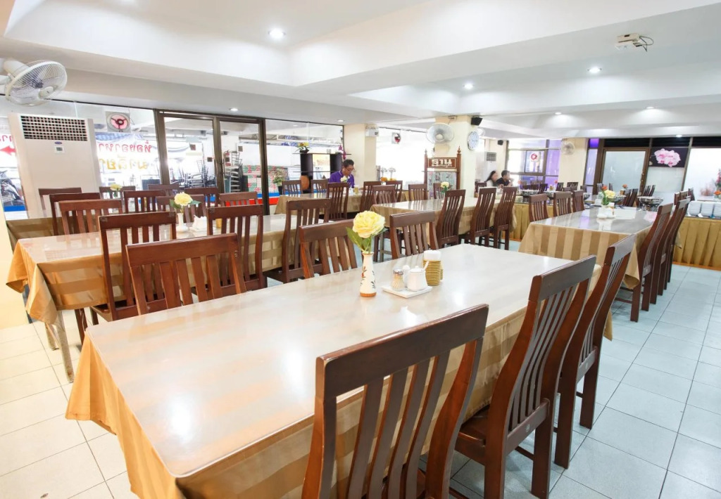 Regent Ngamwongwan Hotel