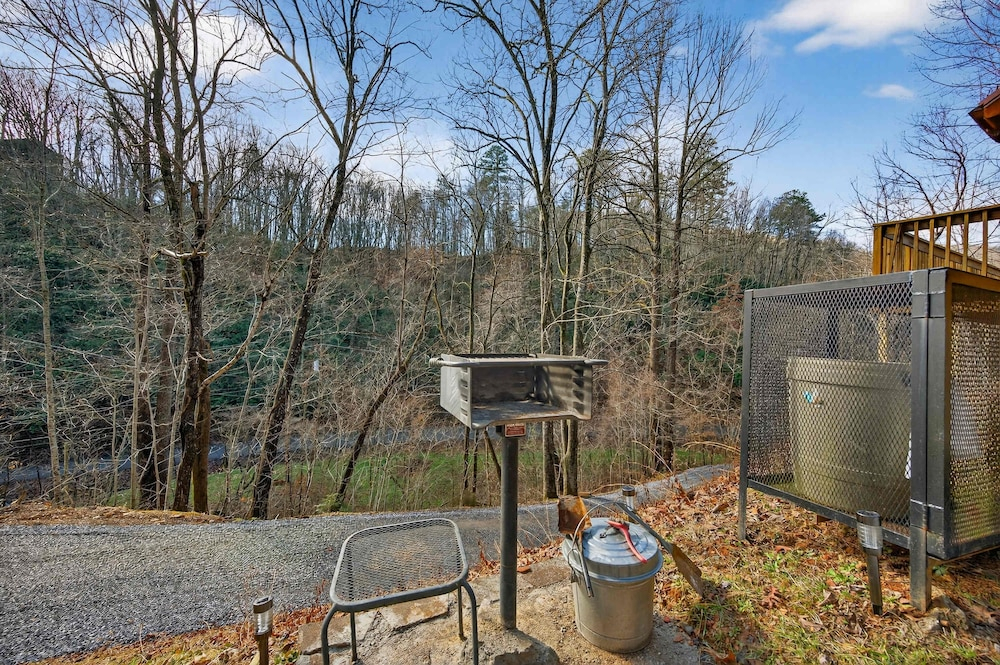 Hot Tub Location Cozy Studio Log Cabin Fireplace