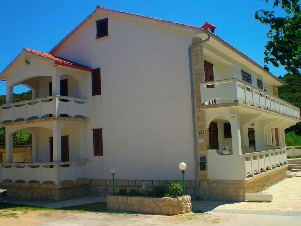 Spacious and Sunny Apartment on Island Rab