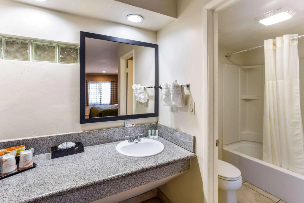 Mount Vernon Inn Escondido Downtown