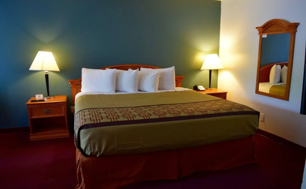 Snelling Motel