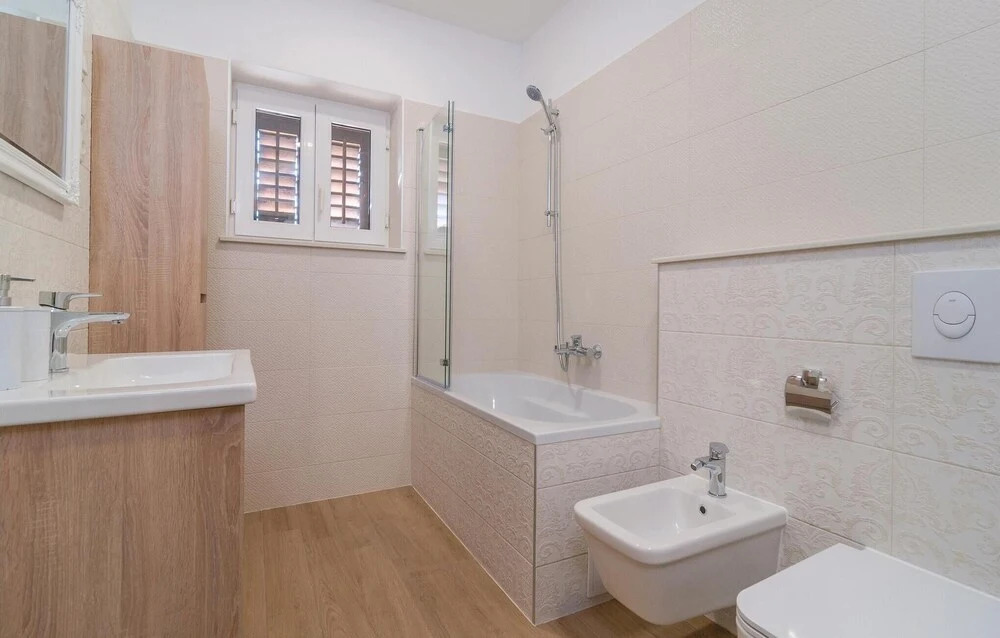 Amazing Home in Duce With Wifi and 2 Bedrooms