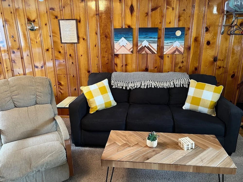 Bellamys Ski Haus