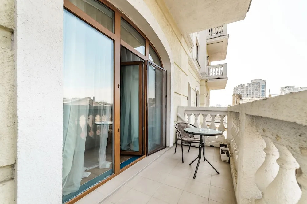 LeonRooms Onilovoy 18-2