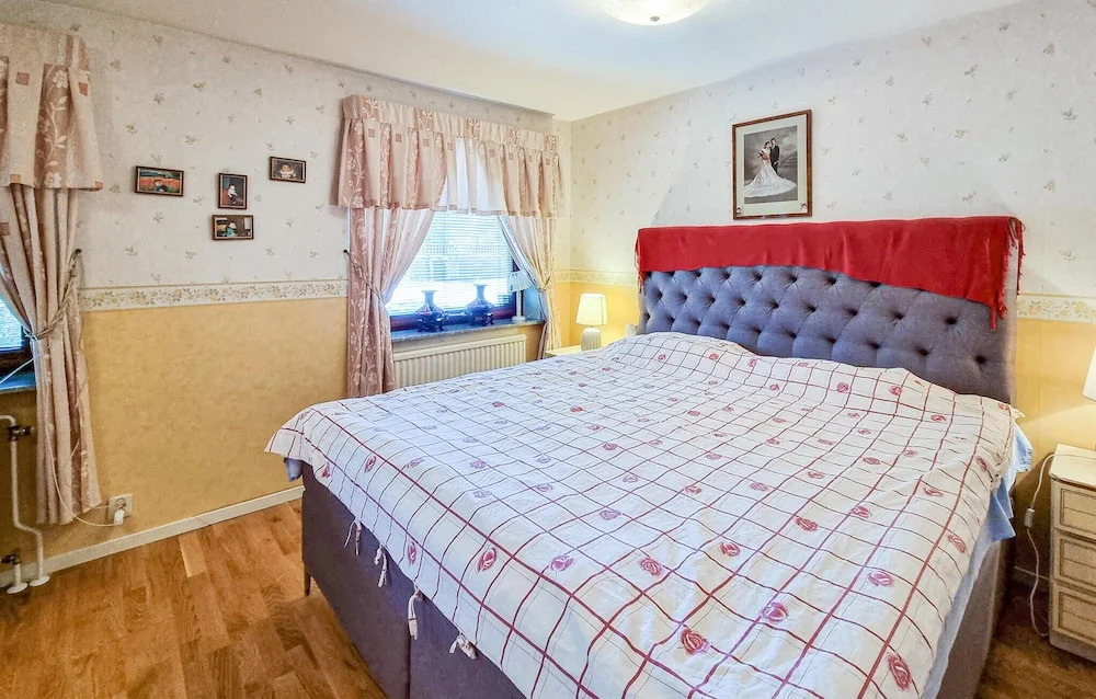 Nice Home in Västra Frölunda With Wifi and 3 Bedrooms