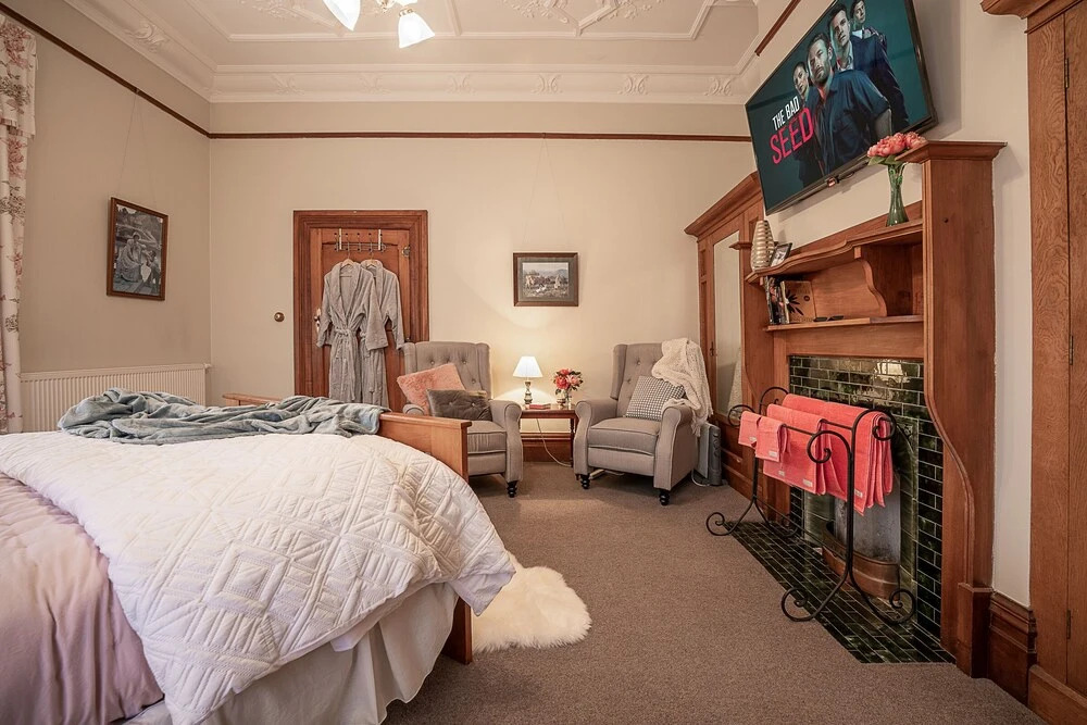 The Fern & Thistle Boutique Accommodation- Drinks, Hotpool, Sauna
