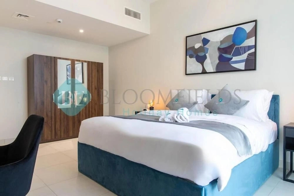 Bloomfields Elegant 1BR in Reflectio