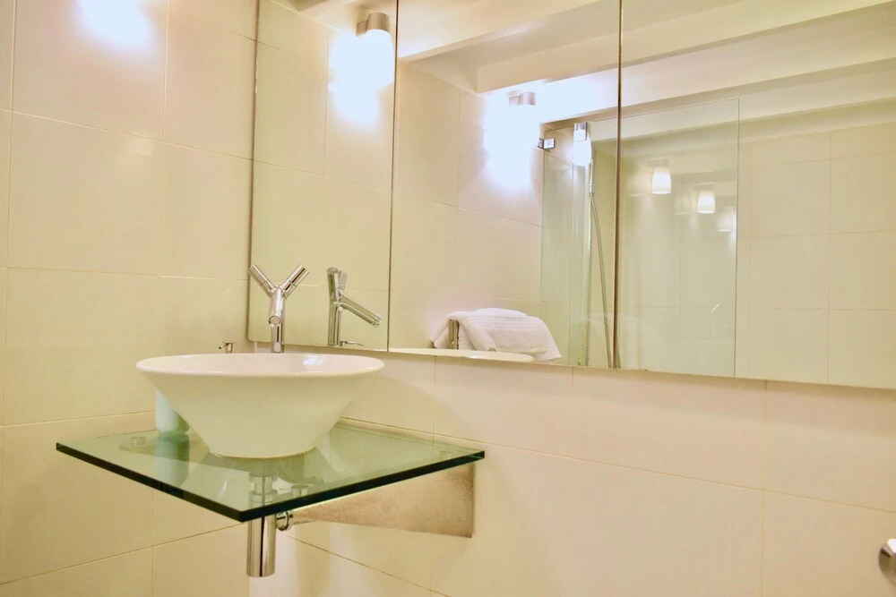 Elegant Mezzanine Studio Flat in Belsize Park
