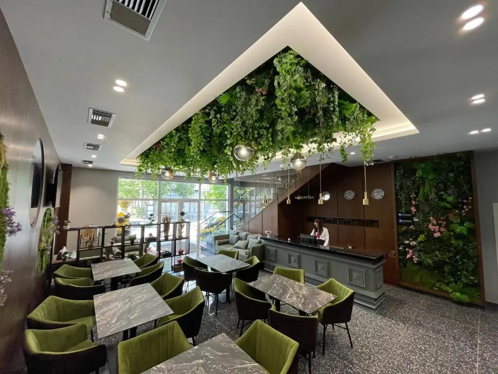 WHITE CROWN HOTEL