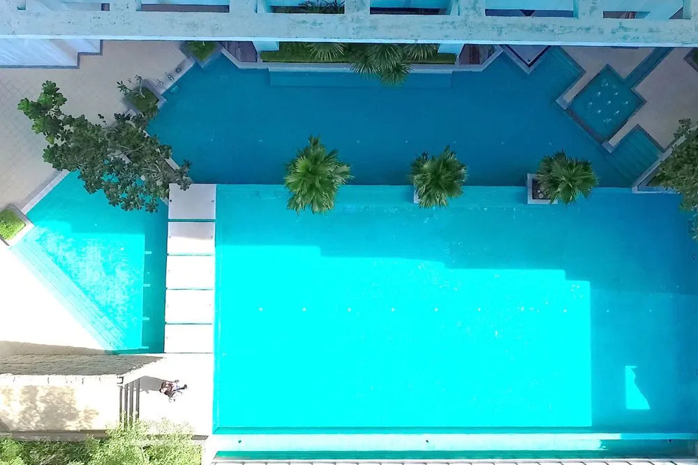 The Manor by Mingle - Poolside Access Next Door