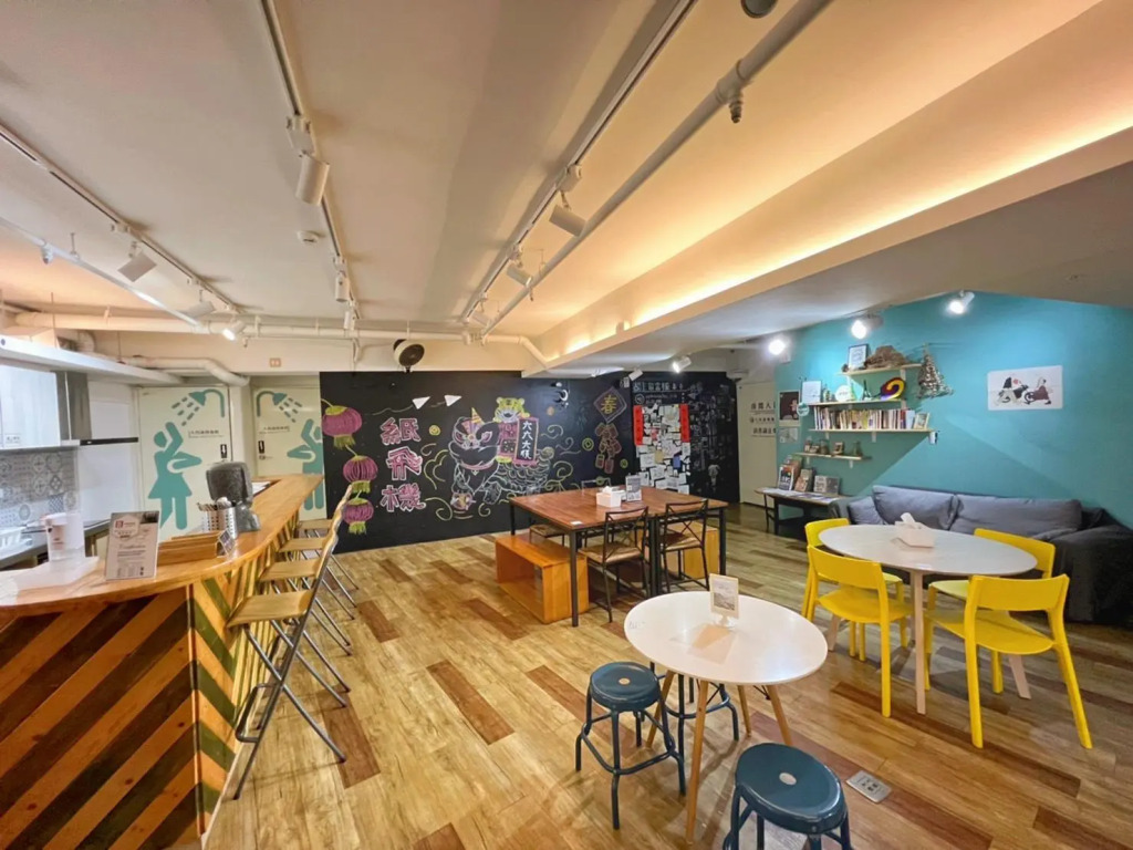 Paper Plane Hostel