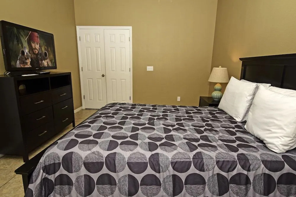 179EV South View 5 Br villa by RedAwning