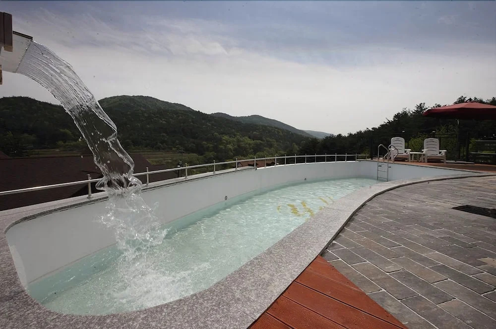 Yellow star Pension
