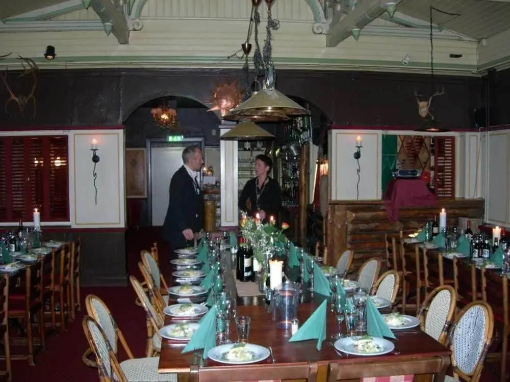 Le Ski Lodge & Steakhouse