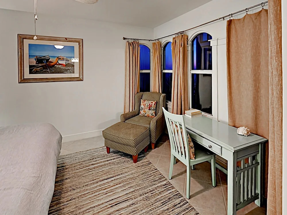 Chic Gulf-Front #C302 - 3 Br Condo