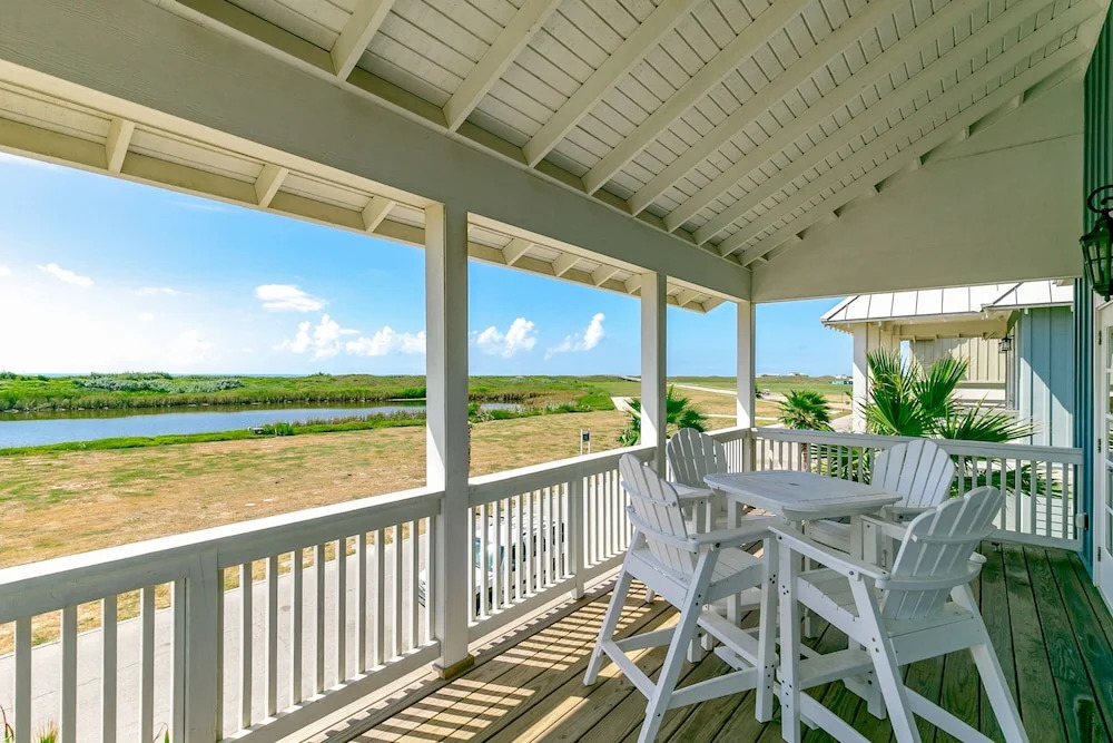Coastal Chic in Port Aransas by RedAwning