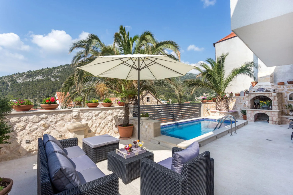 Villa Capitis in the Centre - Private Pool Villa & Balcony Apartment with Spectacular View-No Pool