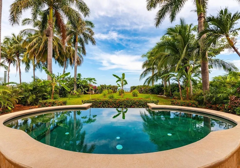 Casa Tigre - Large 7 bedroom Oceanfront Retreat Home