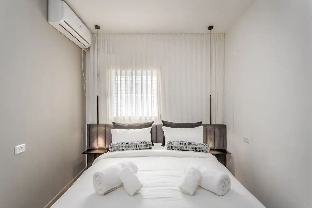 Stylish one BDR with balcony