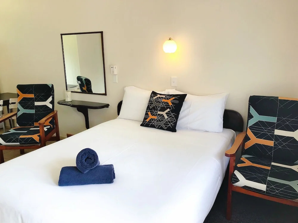 Paradise Court Holiday Units