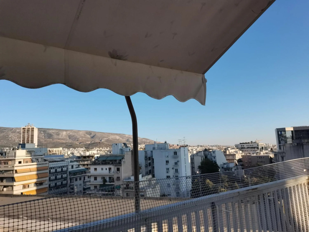 Penthouse spacious w super wifi & terrace, 2 min from metro
