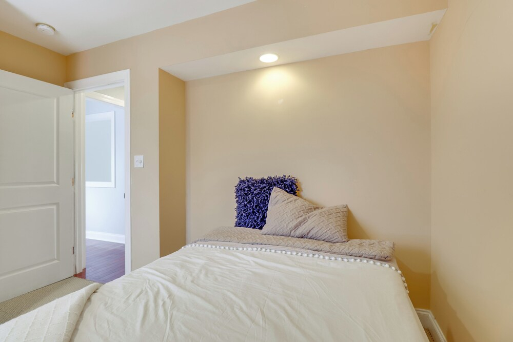 Pets Welcome: Beachfront Family Retreat in Norfolk
