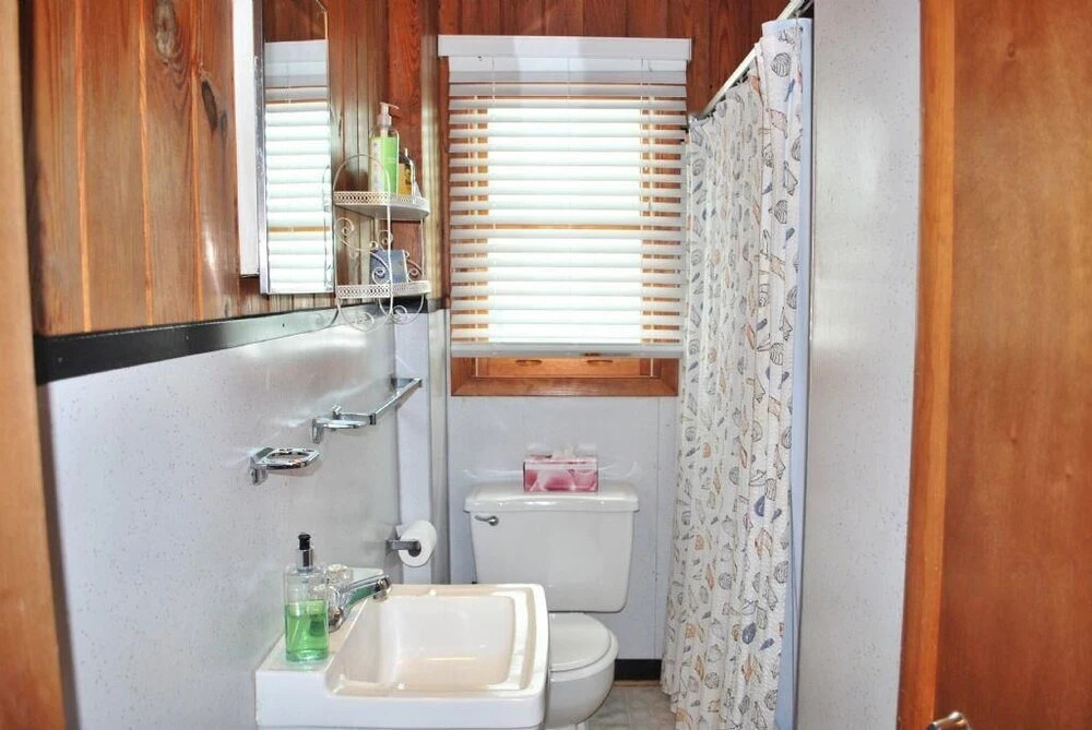The Lee Cottage 3 Bedroom Home by RedAwning
