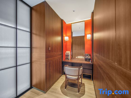 New Century Mingting Hotel (Shangrao Wuyuan County Center Cultural Square Branch)